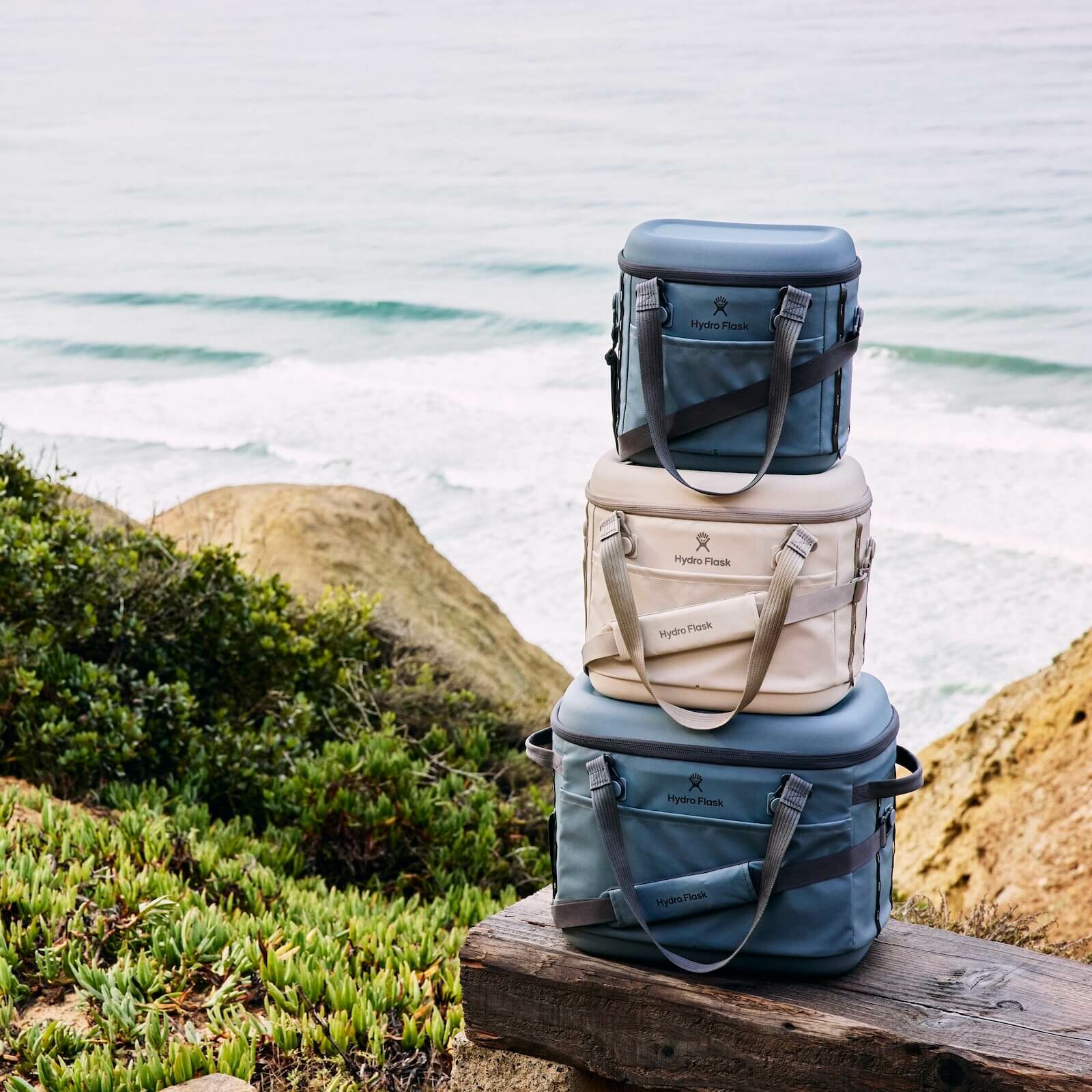 Hydro Flask Carryout™ Soft Cooler 30 L - Image 32
